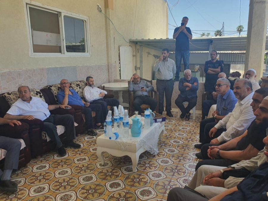 النائب منصور عباس في اللد لتهدئة الاجواء